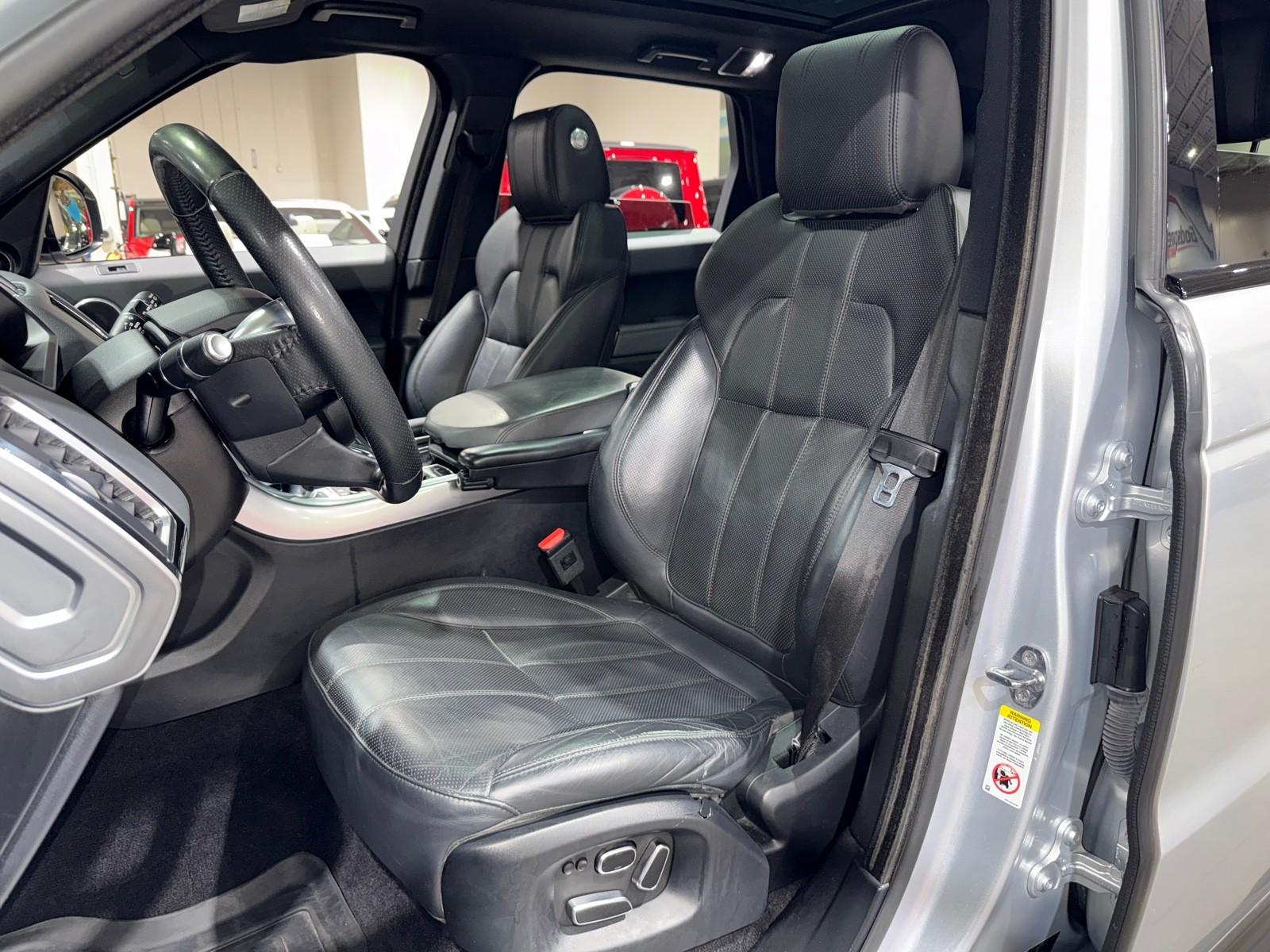 2015 Land Rover Range Rover Sport HSE photo 4