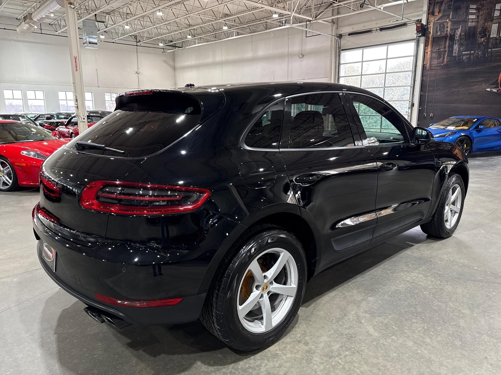 2017 Porsche Macan photo 3