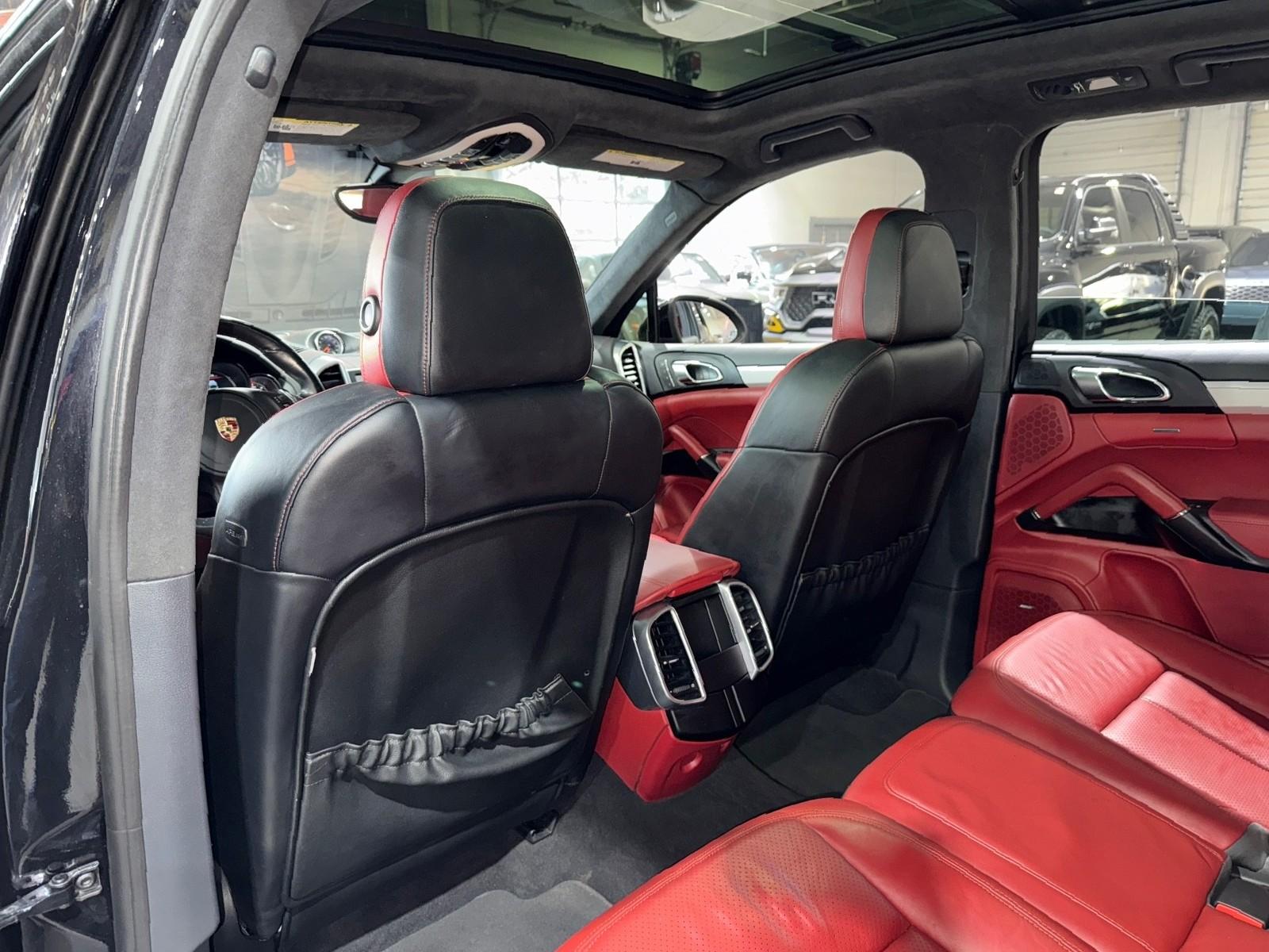 2014 Porsche Cayenne GTS photo 9