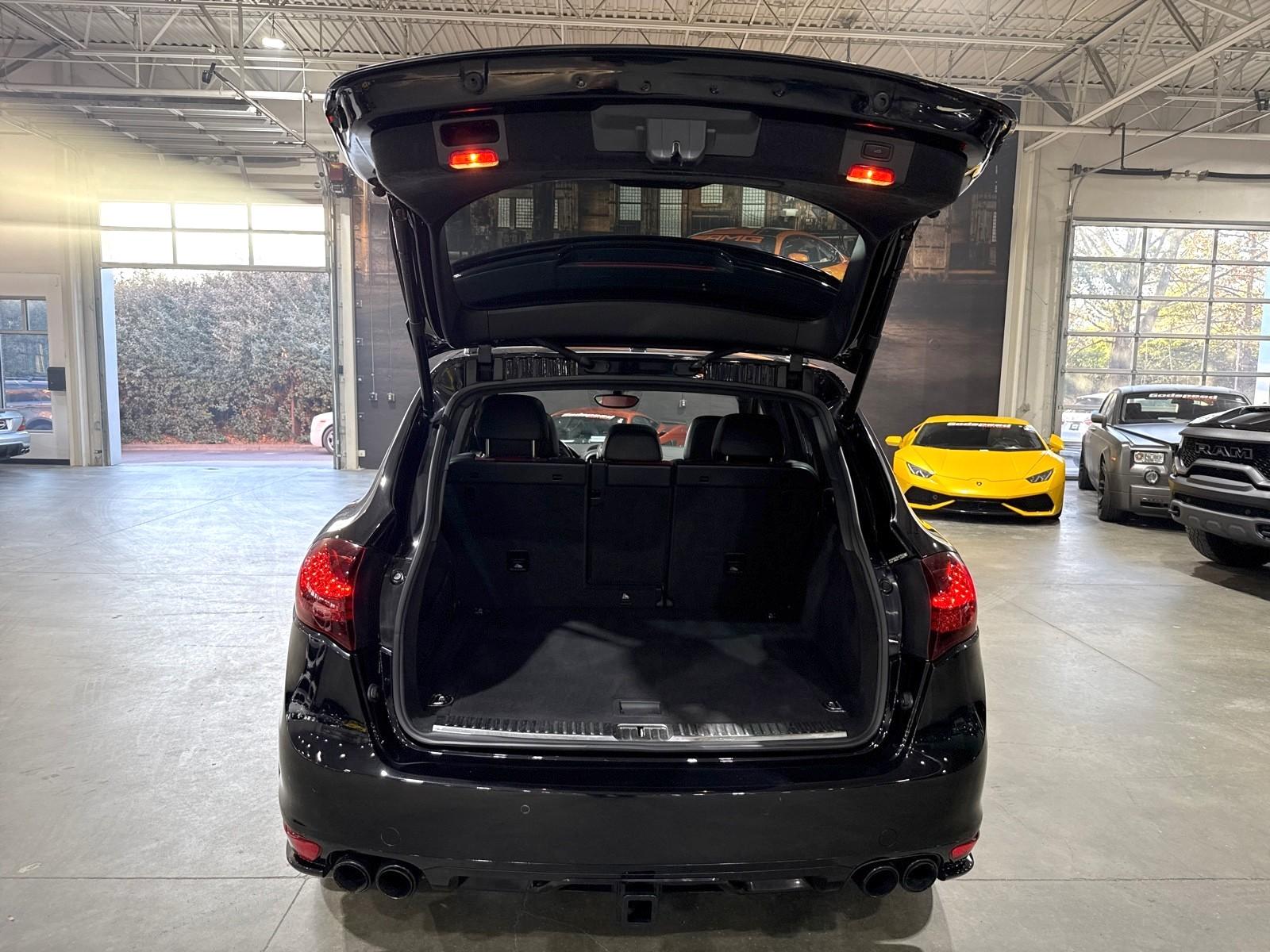 2014 Porsche Cayenne GTS photo 12
