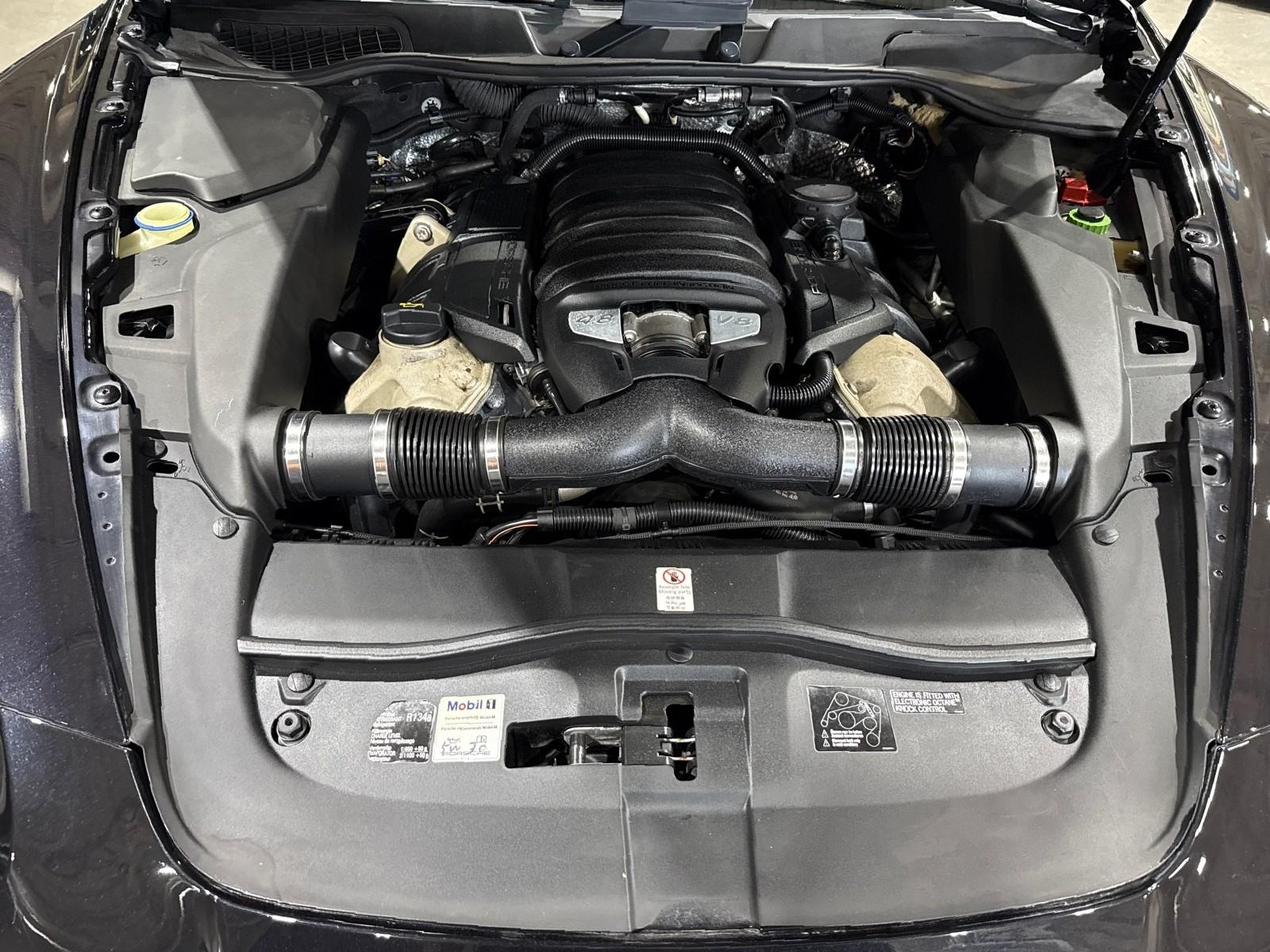 2014 Porsche Cayenne GTS photo 15