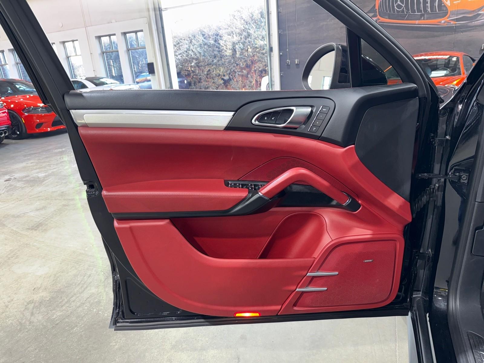 2014 Porsche Cayenne GTS photo 39