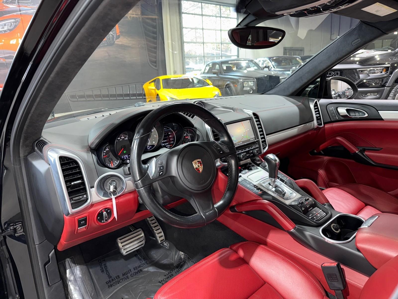 2014 Porsche Cayenne GTS photo 40