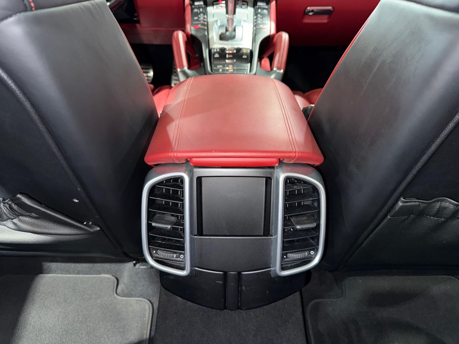 2014 Porsche Cayenne GTS photo 43