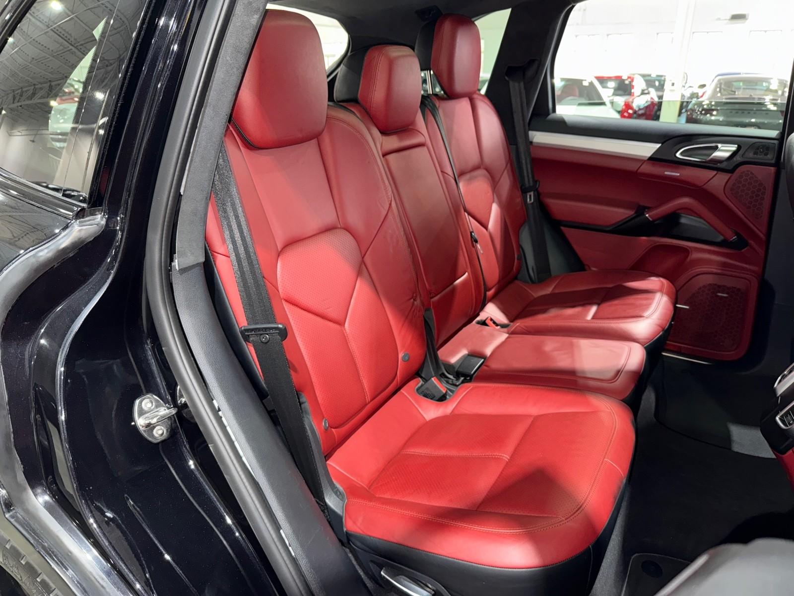 2014 Porsche Cayenne GTS photo 45