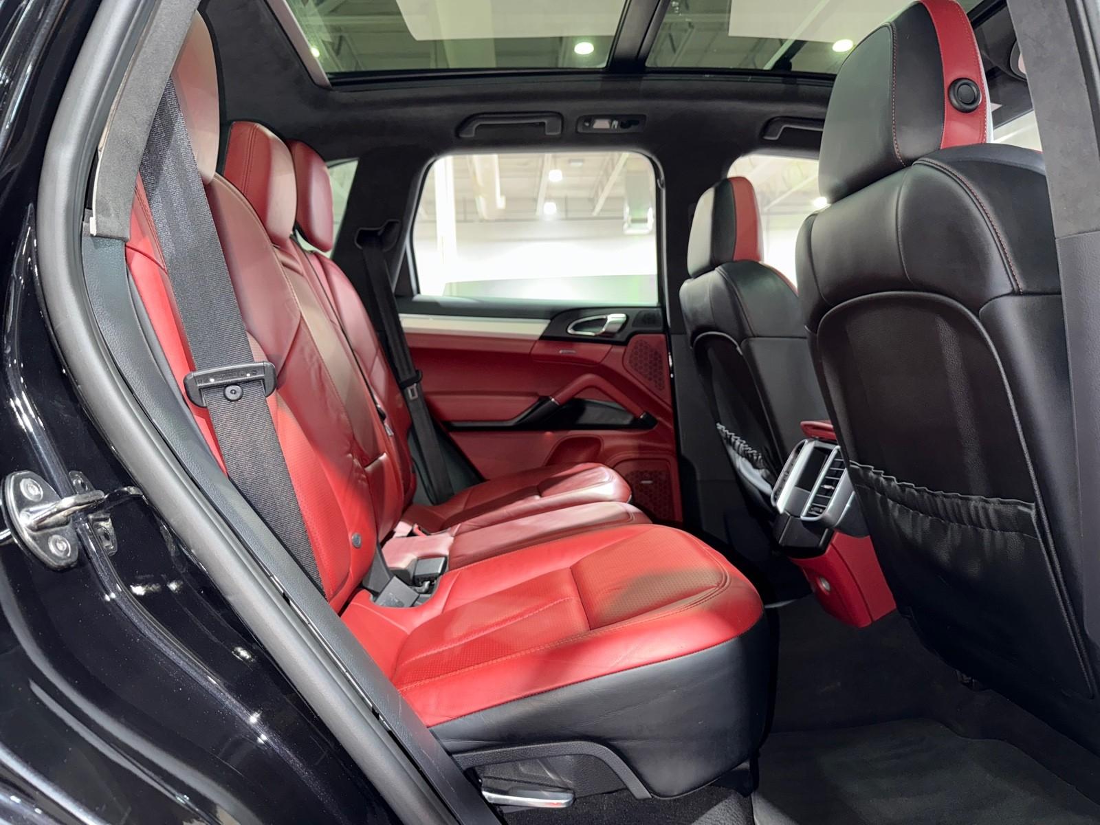2014 Porsche Cayenne GTS photo 46