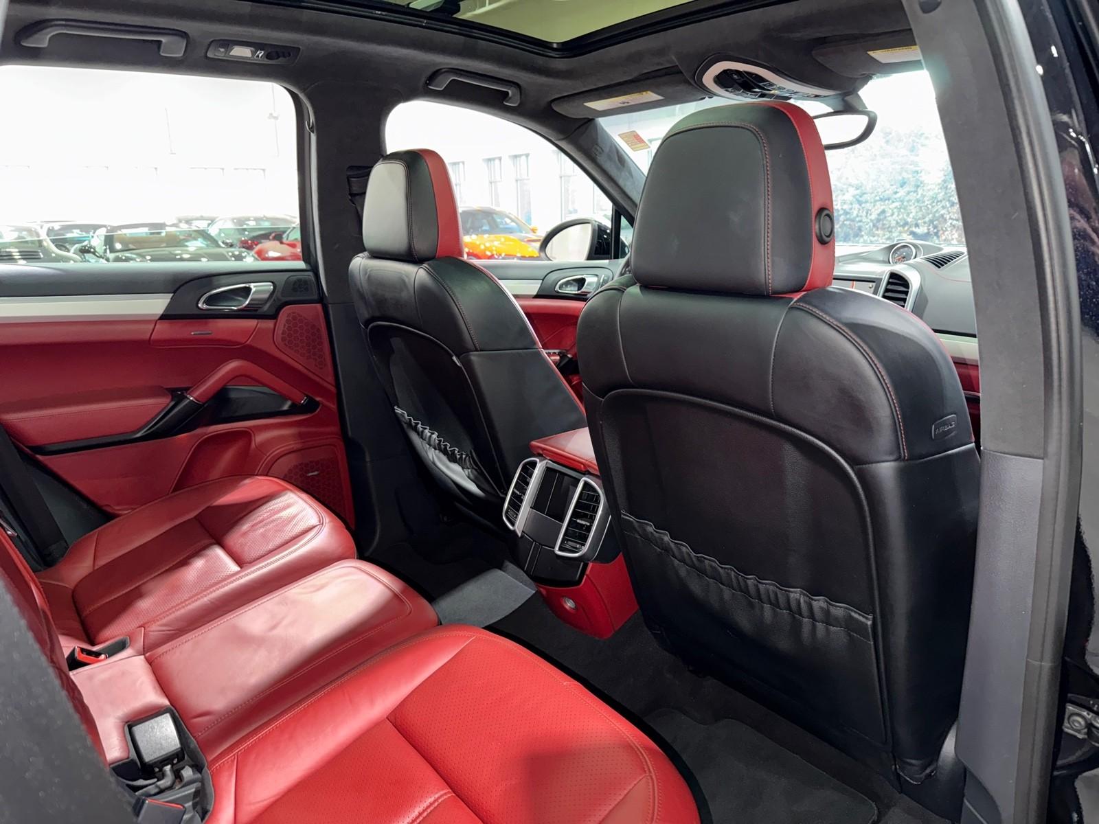 2014 Porsche Cayenne GTS photo 47