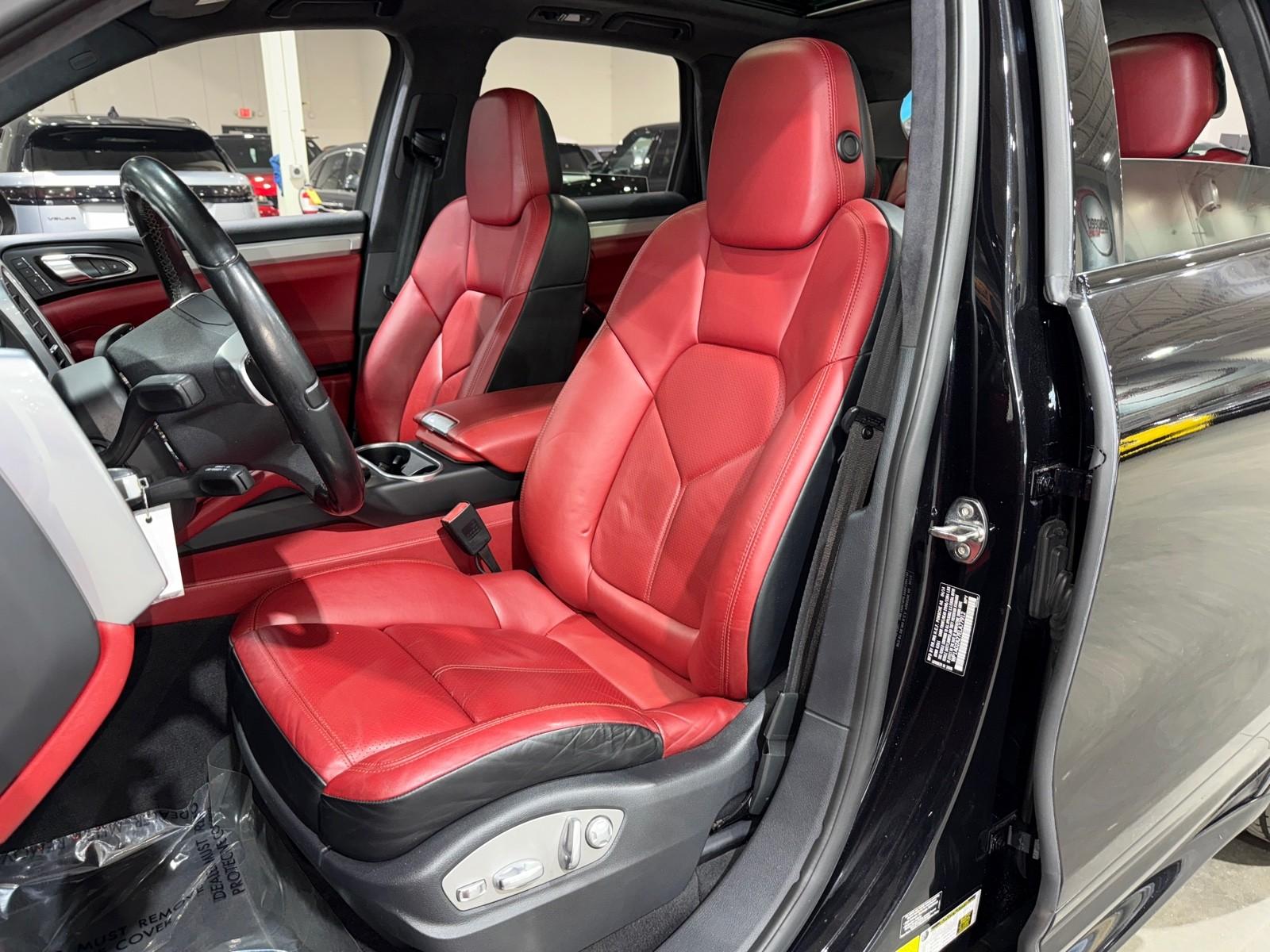 2014 Porsche Cayenne GTS photo 8