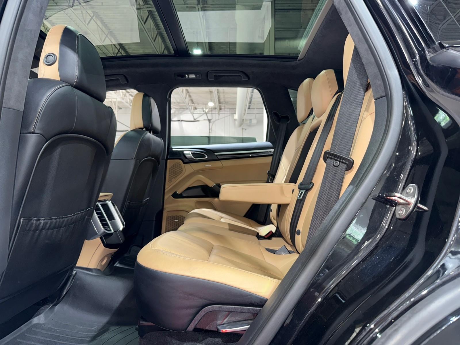 2014 Porsche Cayenne GTS photo 12