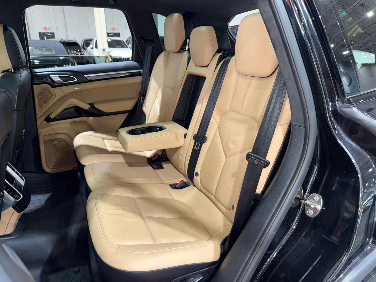 2014 Porsche Cayenne GTS photo 13