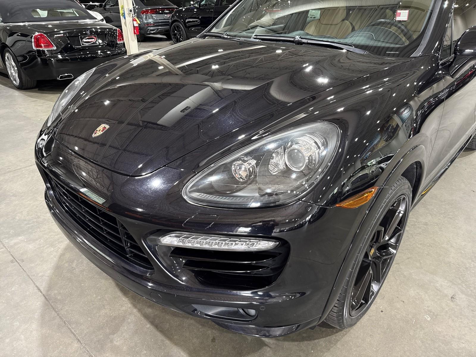 2014 Porsche Cayenne GTS photo 29