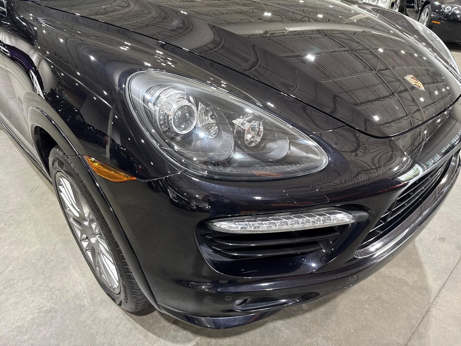2014 Porsche Cayenne GTS photo 30