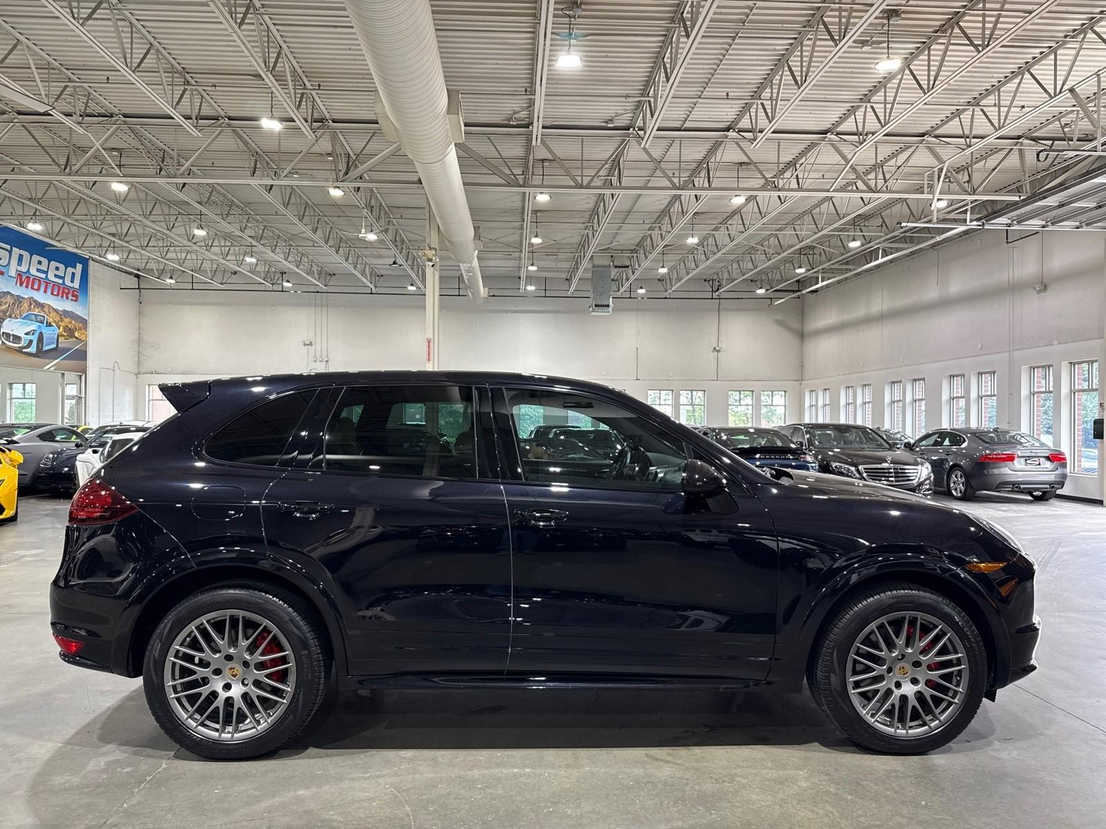2014 Porsche Cayenne GTS photo 32