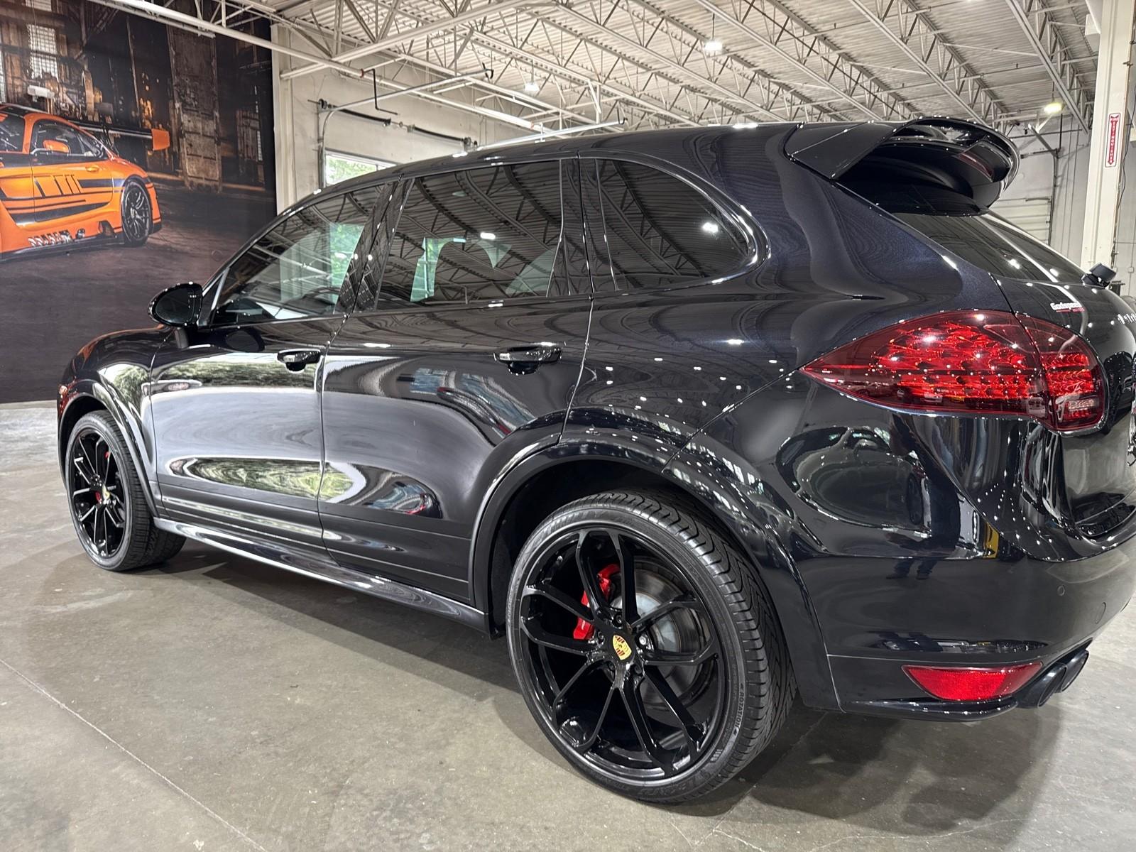 2014 Porsche Cayenne GTS photo 35