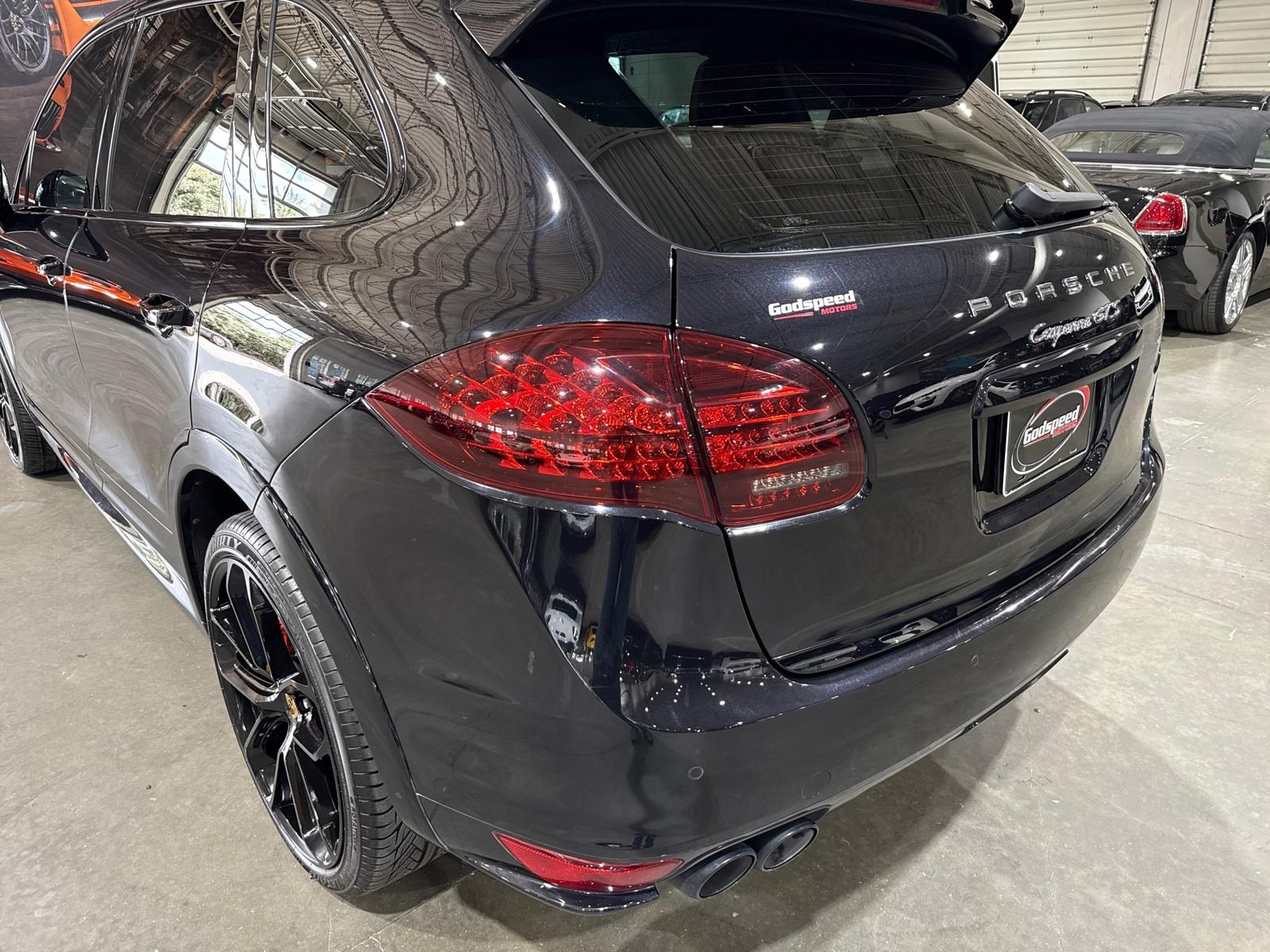 2014 Porsche Cayenne GTS photo 39