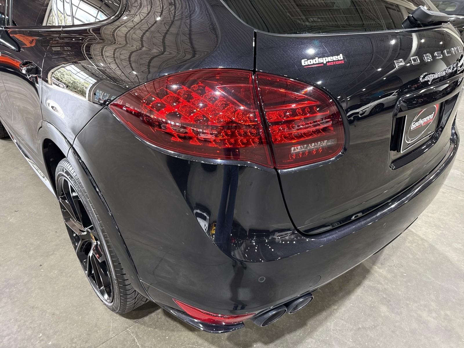 2014 Porsche Cayenne GTS photo 40