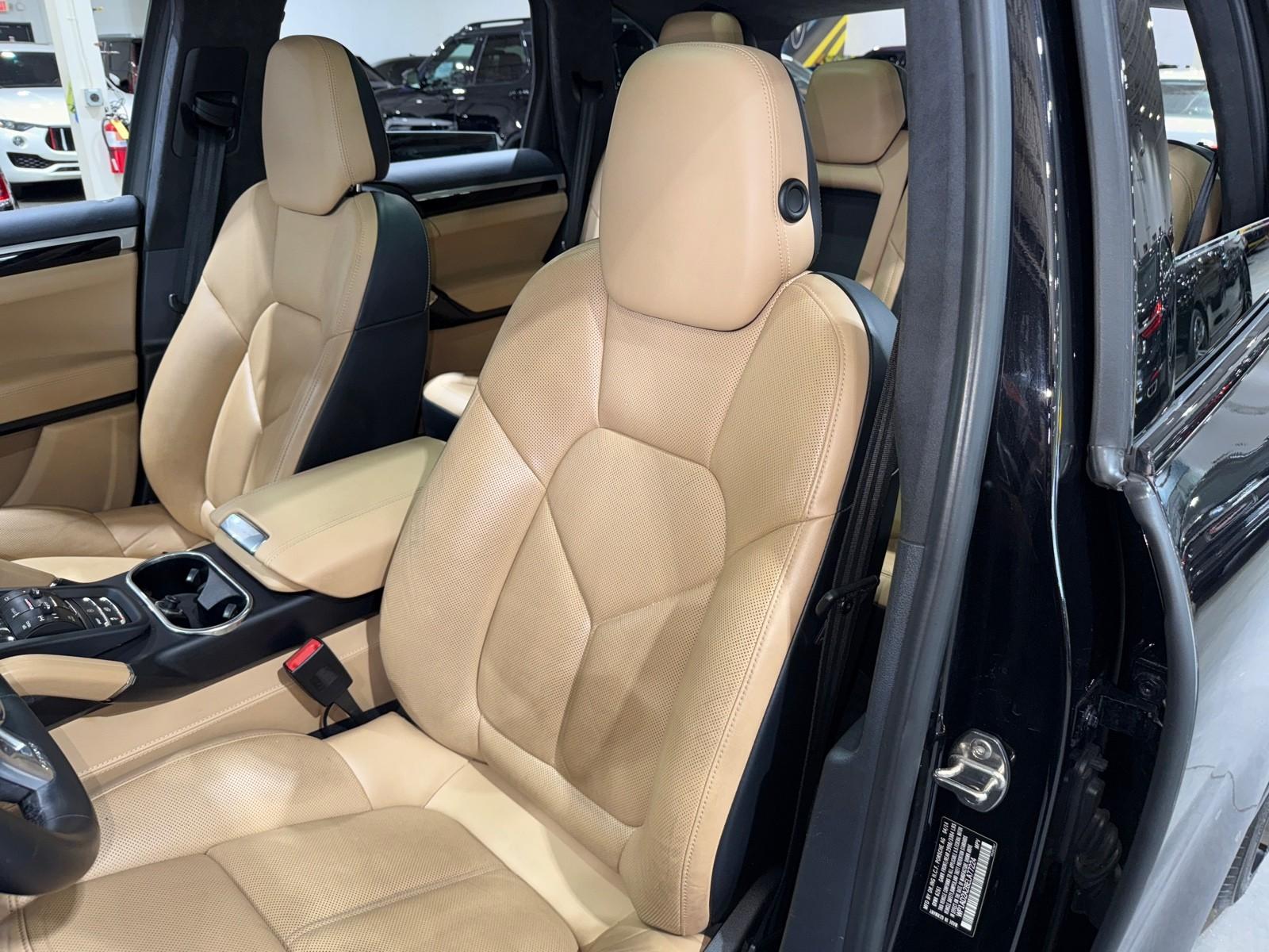2014 Porsche Cayenne GTS photo 46