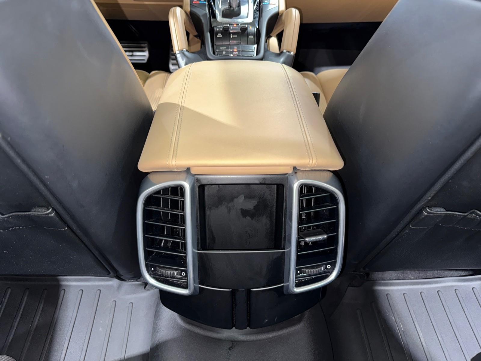 2014 Porsche Cayenne GTS photo 51