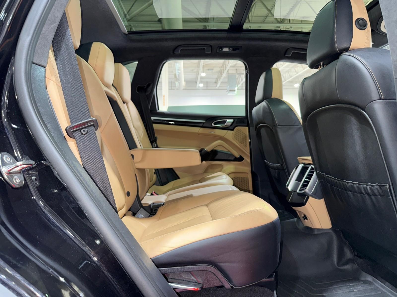 2014 Porsche Cayenne GTS photo 54