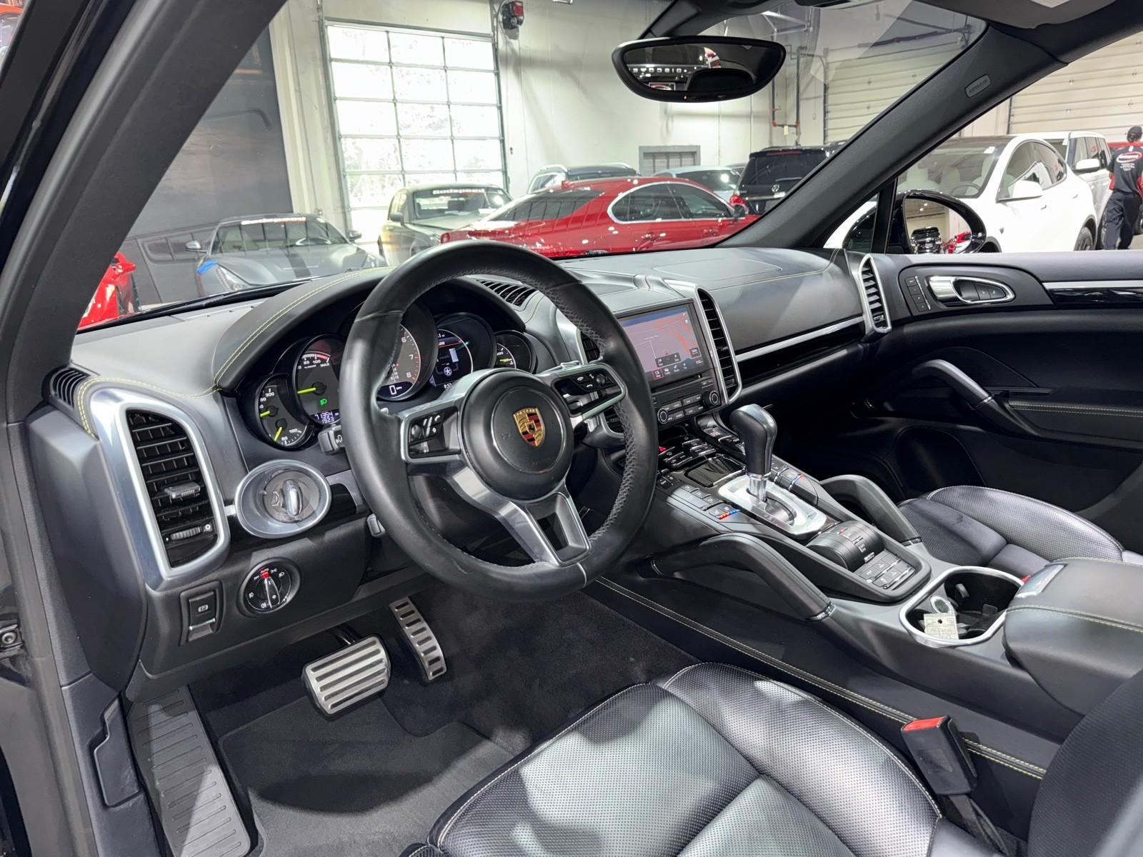 2017 Porsche Cayenne Platinum Edition photo 3