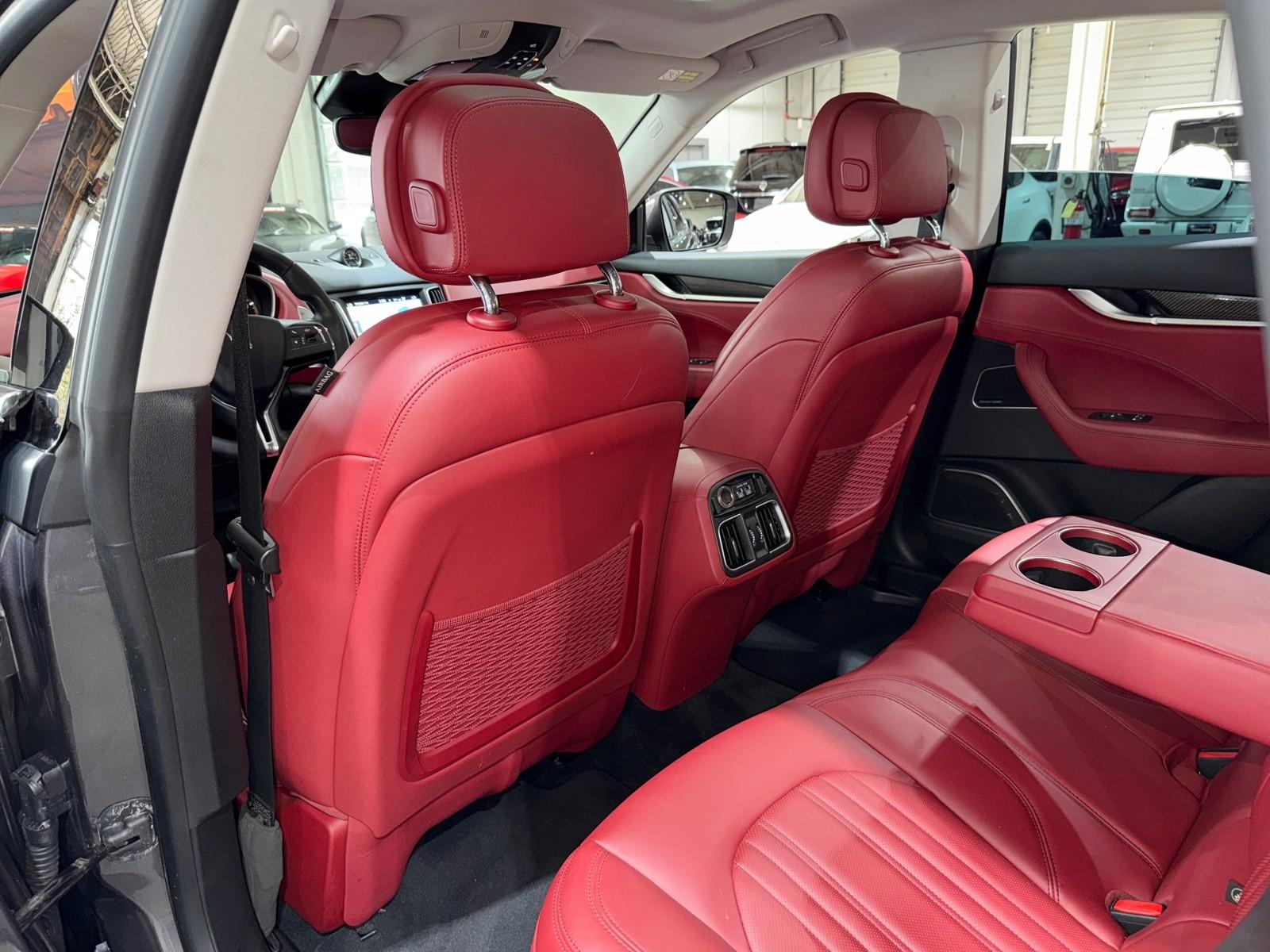 2017 Maserati Levante photo 11