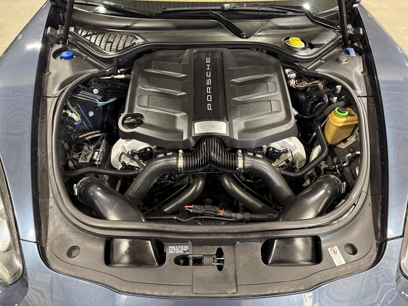 2014 Porsche Panamera 4S photo 17