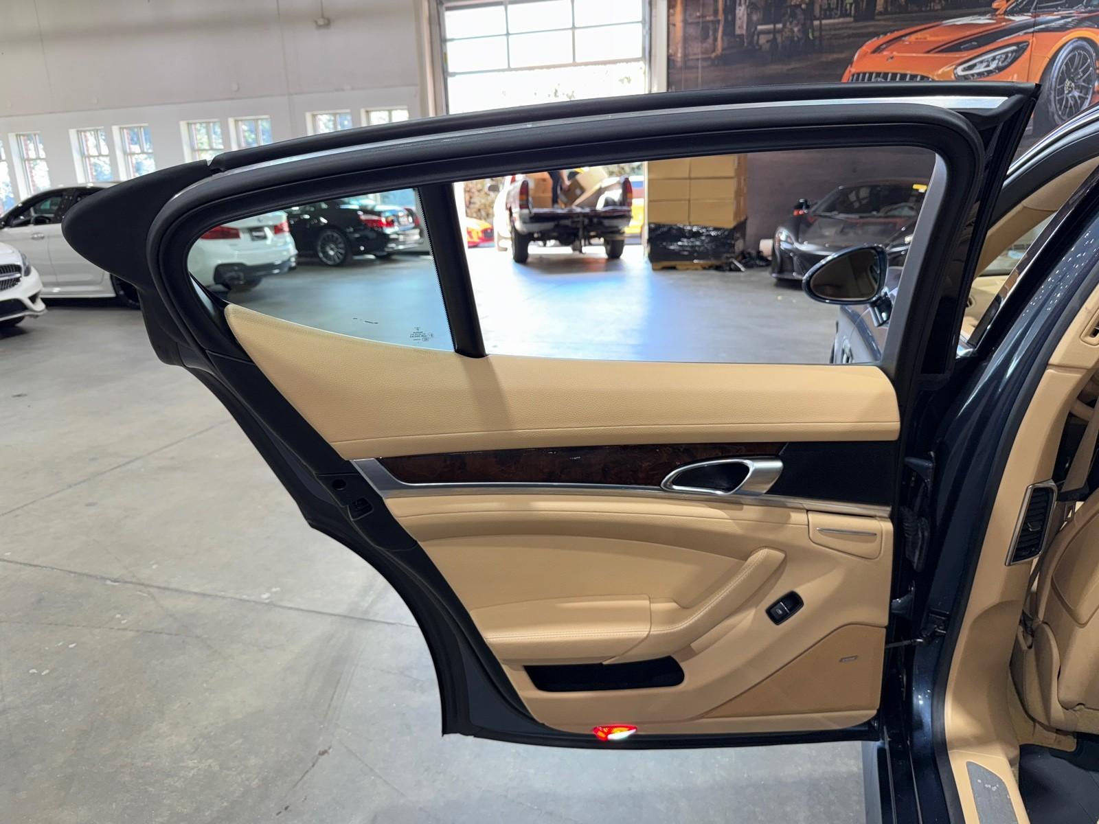 2014 Porsche Panamera 4S photo 47