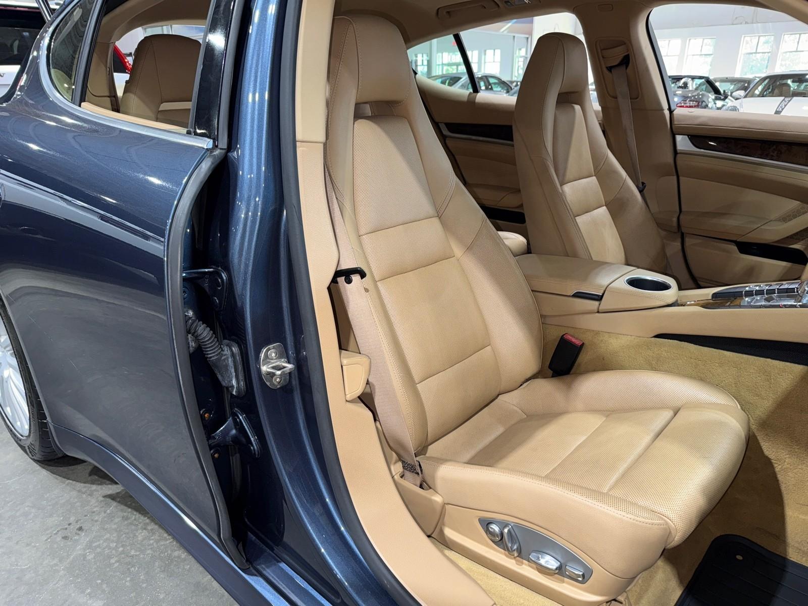 2014 Porsche Panamera 4S photo 54