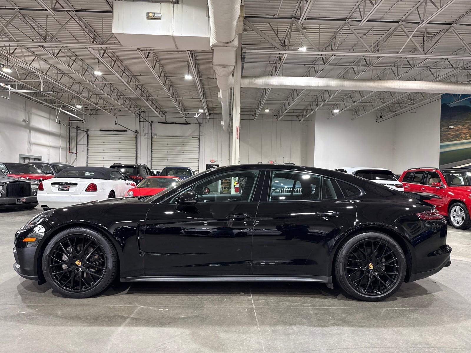 2018 Porsche Panamera Base 4 photo 4